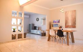 Cozy Flat On The Main Square, 10Min To The Sea