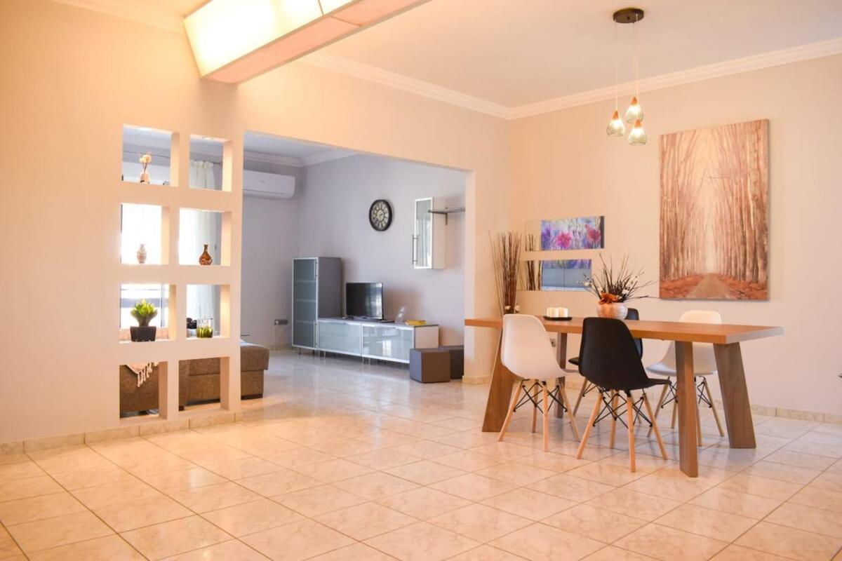Cozy Flat On The Main Square, 10Min To The Sea Villa Kalamata Exteriör bild